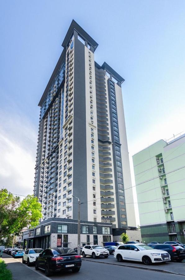Kyiv White Apartment Victory Exterior photo